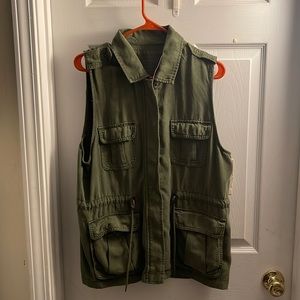 American Eagle Olive Vest Size:L NWT